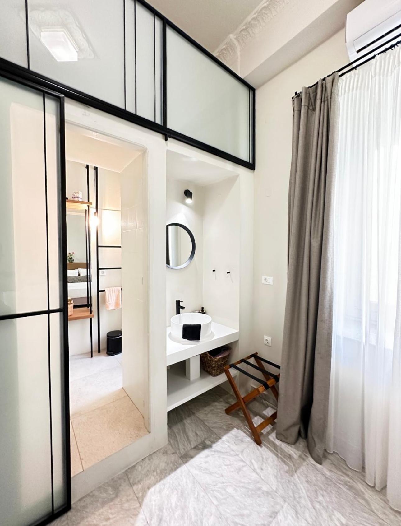 Oiko Mini Suites Ermoupoli Luaran gambar