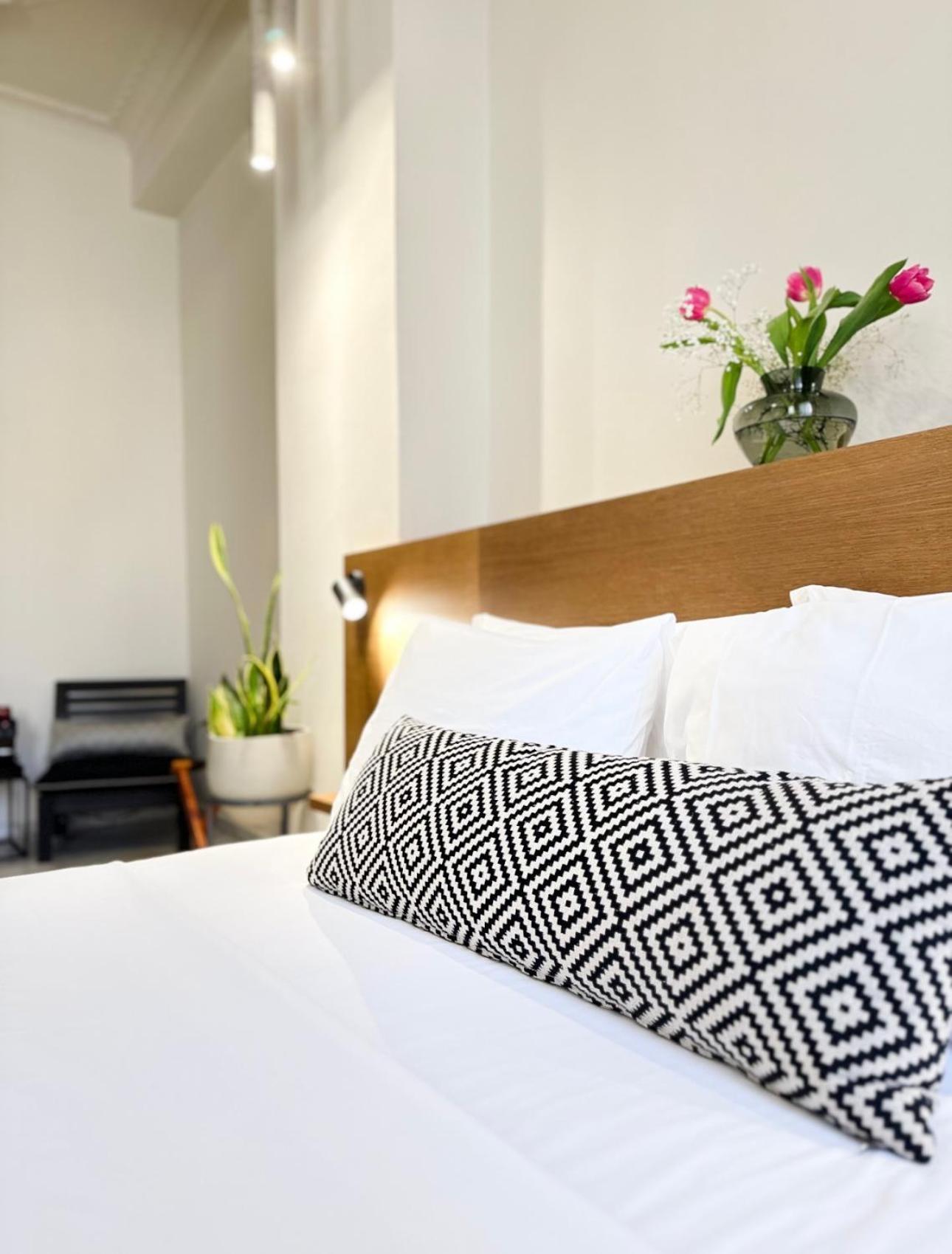 Oiko Mini Suites Ermoupoli Luaran gambar