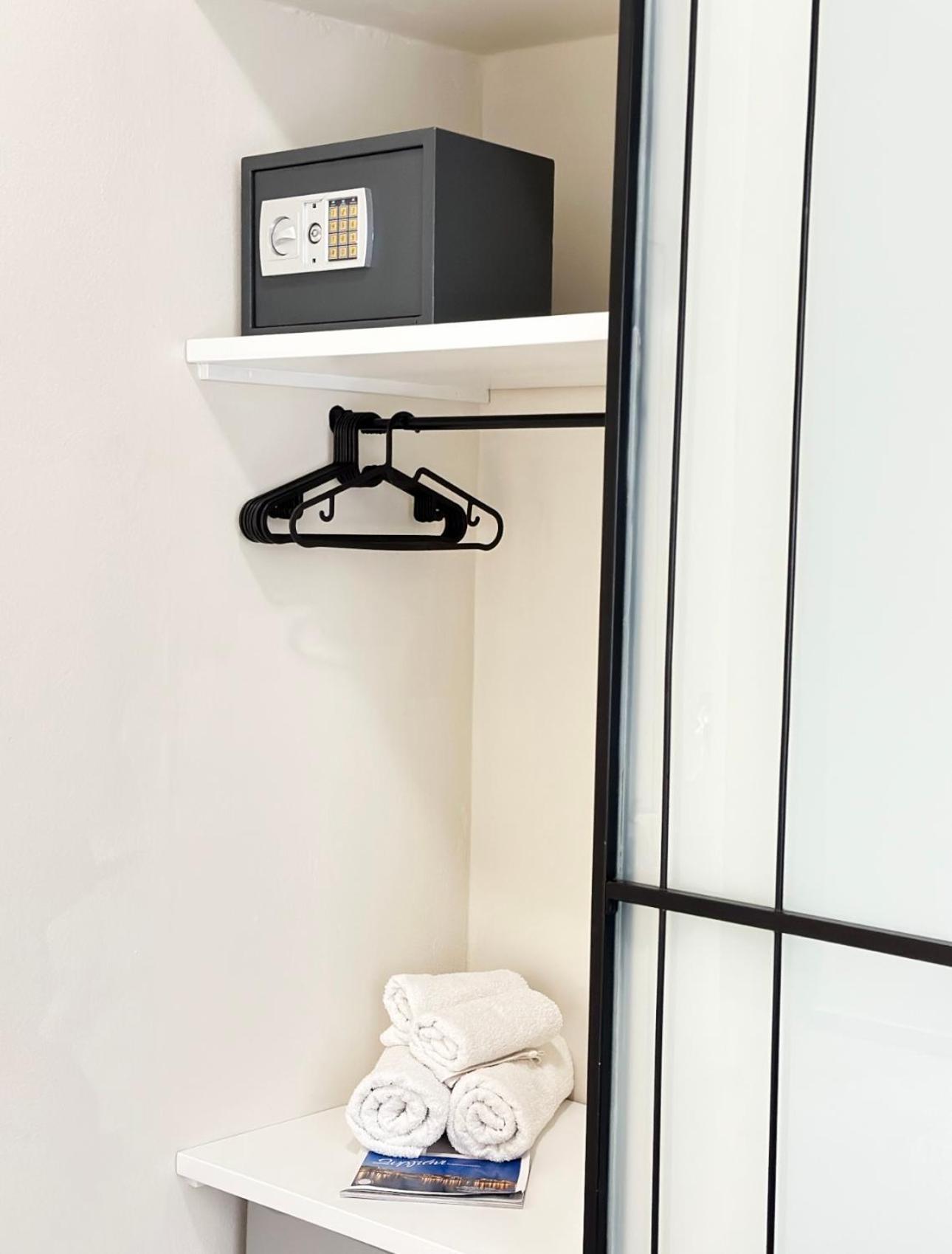 Oiko Mini Suites Ermoupoli Luaran gambar