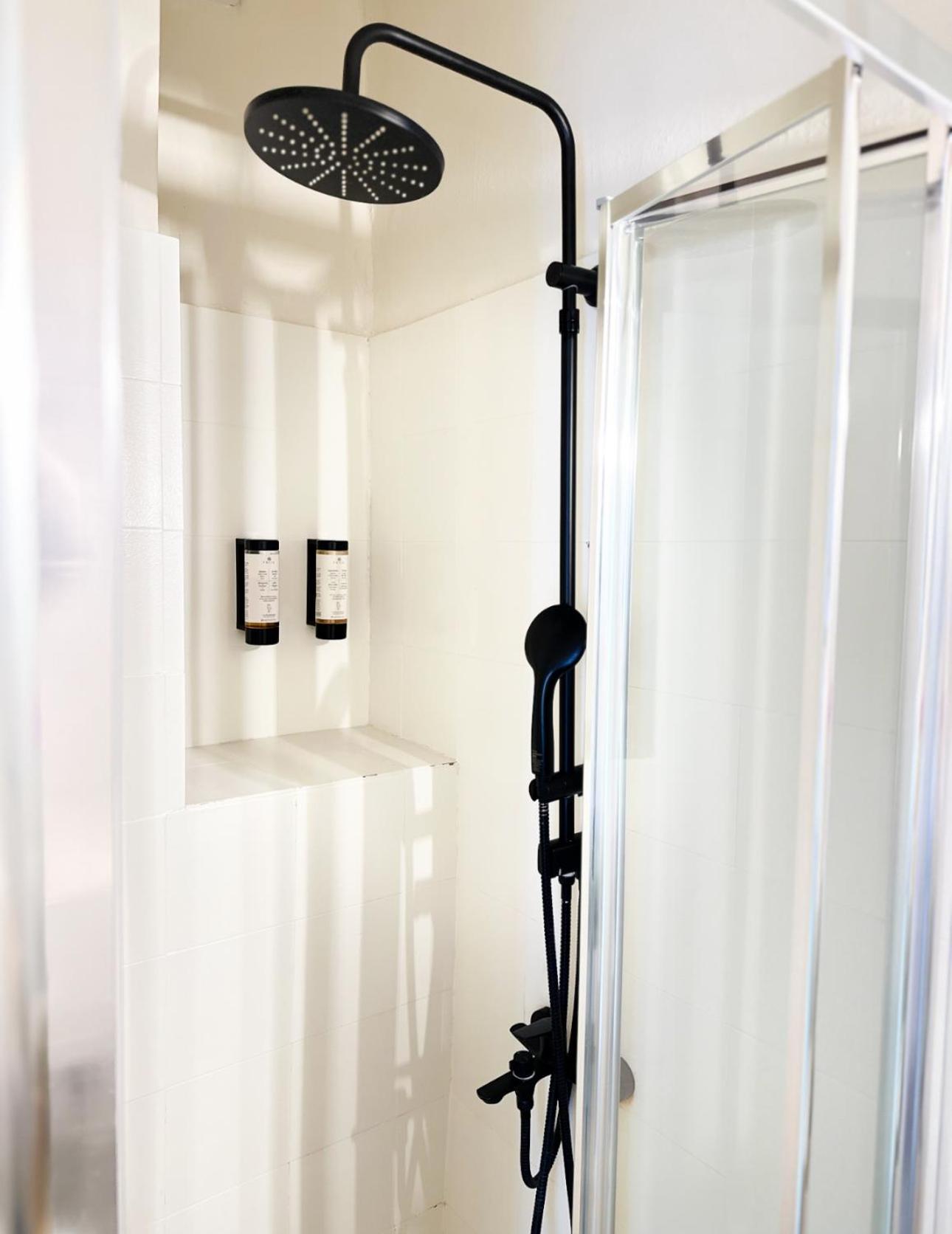 Oiko Mini Suites Ermoupoli Luaran gambar